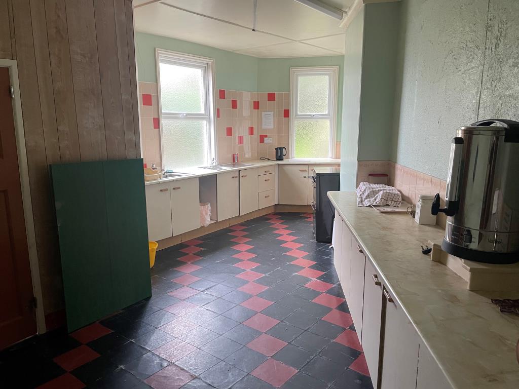 Lot: 140 - FORMER BAPTIST CHURCH - Ground floor kitchen